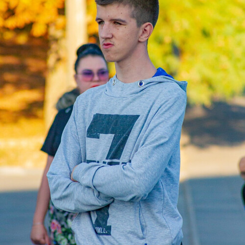 парень