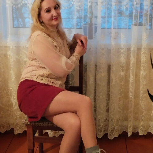 Оля