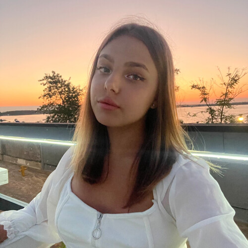 Оля